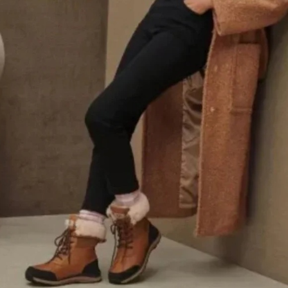 NWT UGG Adirondack iii tan mid boots  size 7 US - celeb favorite - Picture 12 of 16